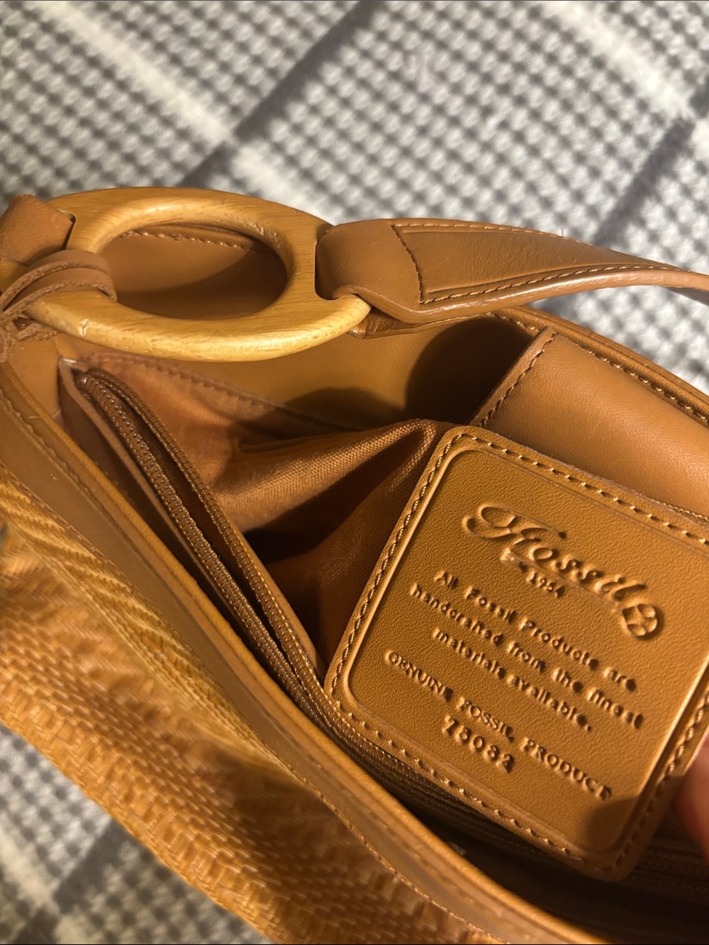Fossil Woven Shoulder Bag - Picture 3 of 7